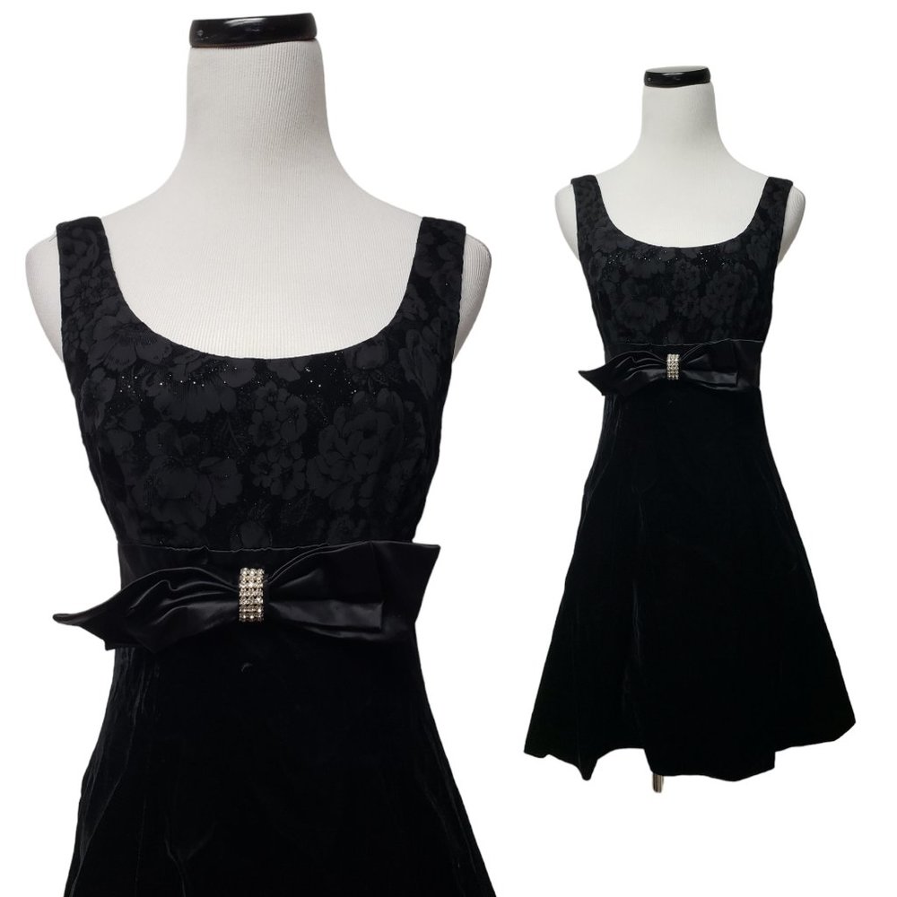 80s - 90s Up Beat black velvet sleeveless dress . fits S . made in USA